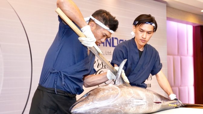 寛寿司マグロ解体ショー